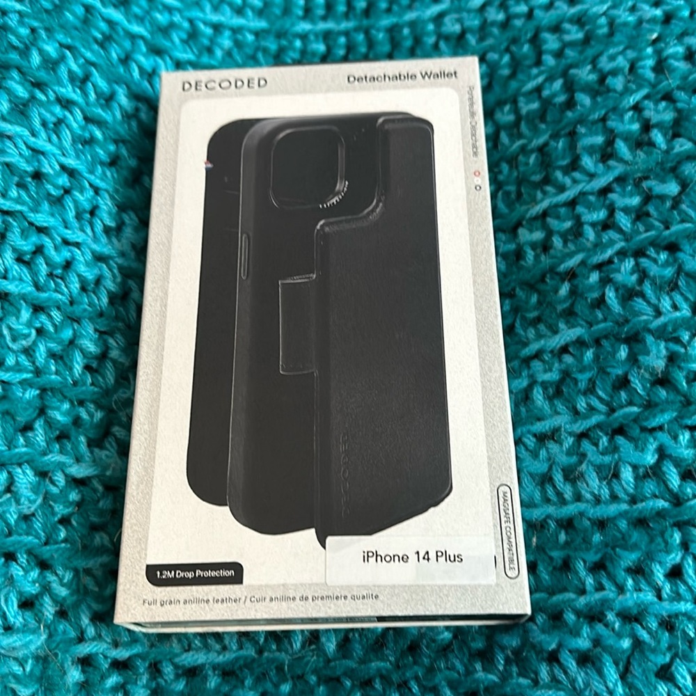 DECODED Detachable Wallet BNIB